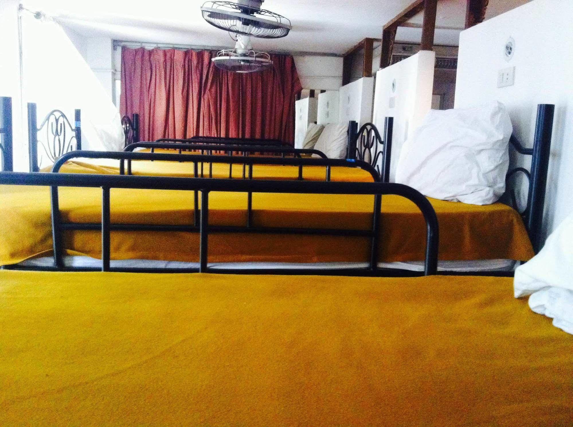Hello Guest House Bangkok Exterior photo